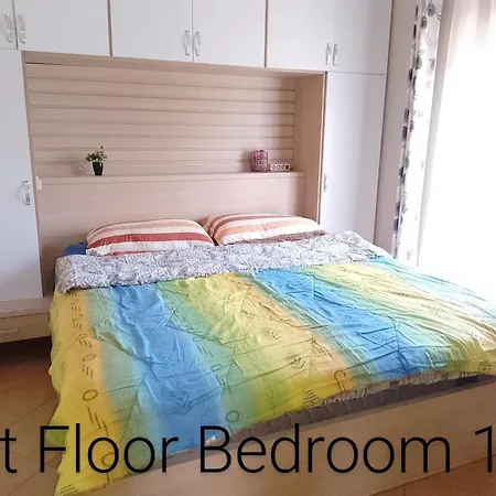 Holiday home Leos Tragjas